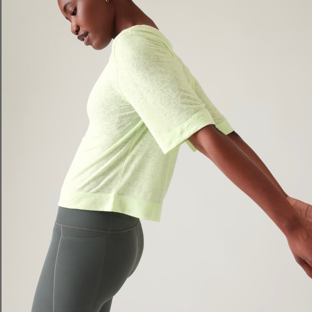 Athleta Breezy Serene Tee XS NWT